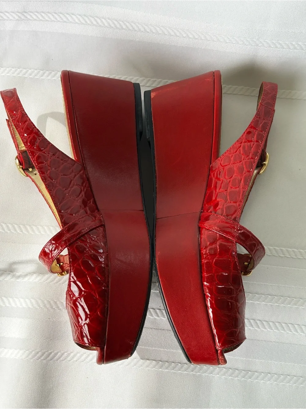 Richard Tyler Womens 7 Red Alligator Platform Wedge Sandal Slingback Gold Buckle